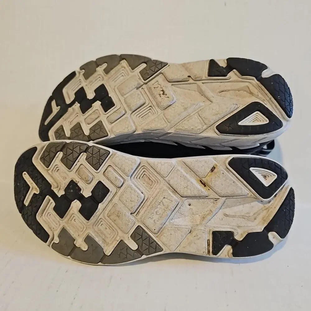 Hoka One One Women’s Clifton 5 1093756 Black/Wht Running Shoes Sneakers Size 8